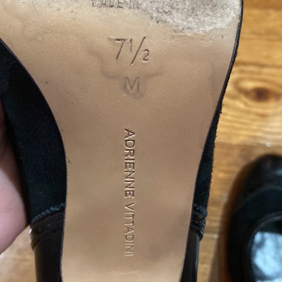 Adrienne Vittadini black leather/patent heels. Size 7.5 - Picture 6 of 13